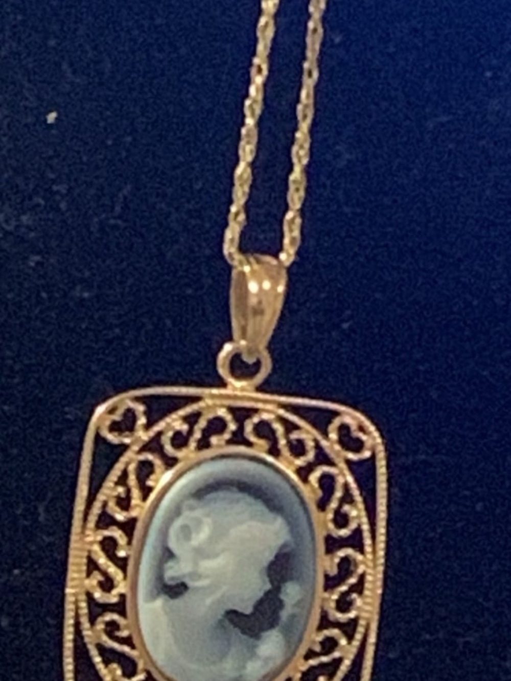 Antique 10k gold cameo necklace
